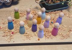 KırtKırt Ahşap Waldorf Gökkuşağı Arkadaşları Pastel 12 Adet – Pastel Pegleri
